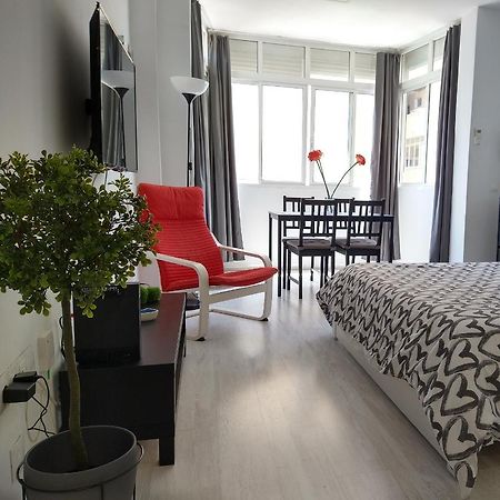 Amplio estudio,vista mar y montaña, a pasos del centro Torremolinos Exterior foto