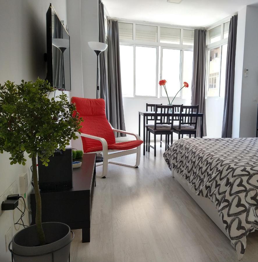 Amplio estudio,vista mar y montaña, a pasos del centro Torremolinos Exterior foto