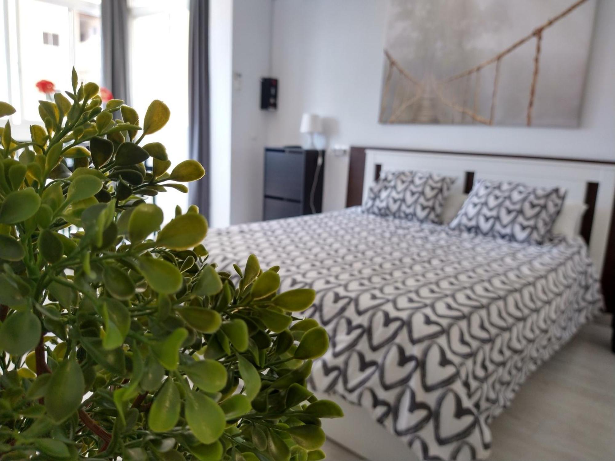 Amplio estudio,vista mar y montaña, a pasos del centro Torremolinos Exterior foto